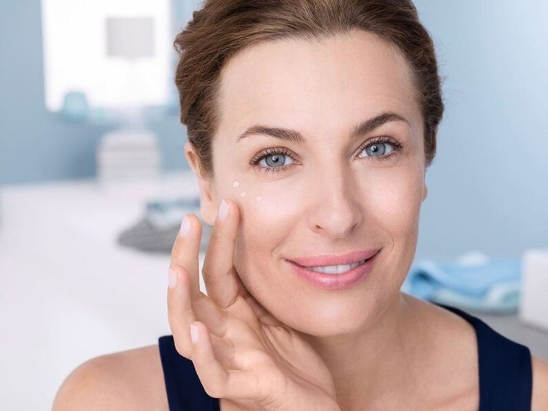 Arcfiatalító termékek